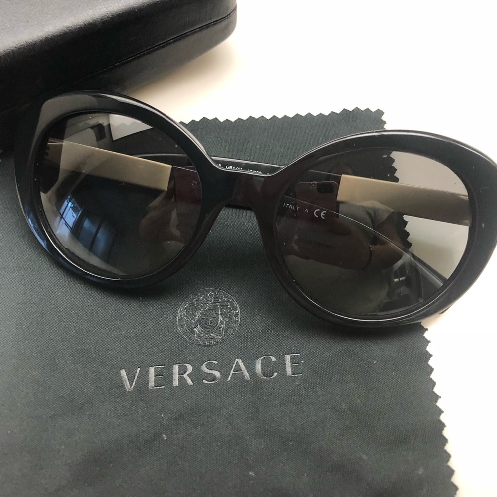 Versace sunglasses - Picture 2 of 8